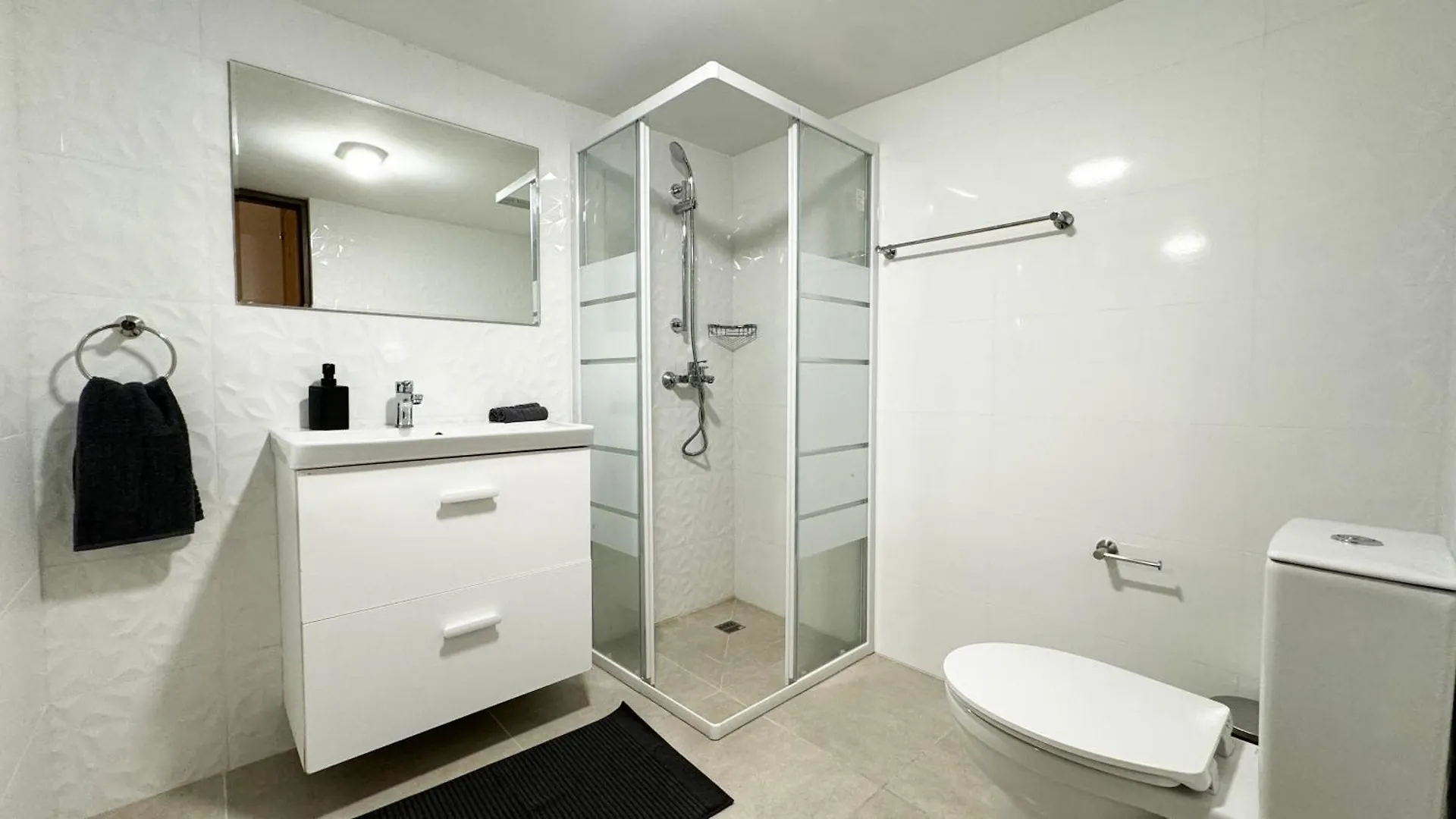 Apartment Flora Beachfront Finikoudes Larnaka Cyprus
